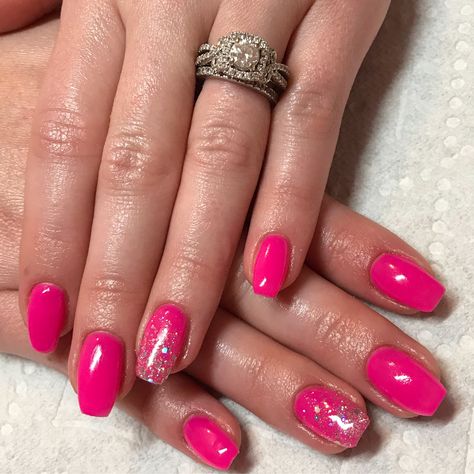 Hot Pink Nails Glitter, Cerise Pink Nails, Pink Nails Natural, Glitter Nails Coffin, Pink Nails Glitter, Pink Sparkly Nails, Ball Nails, Cool True Winter, Summer Nails Pink