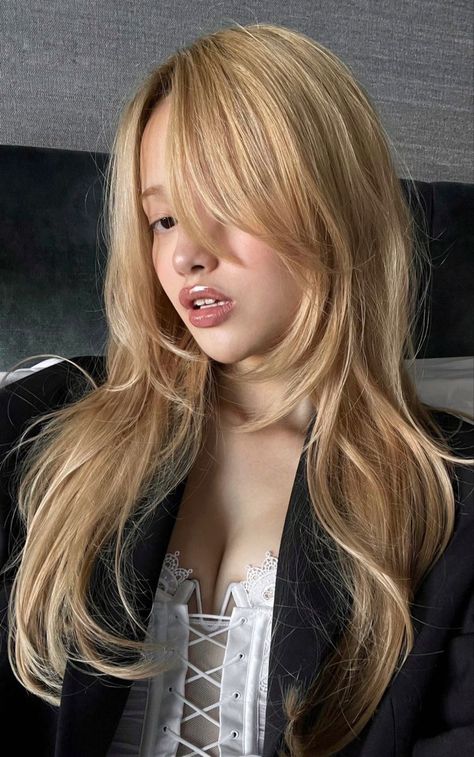 Clean Girl Haircut, Blonde Hair Color Ideas For Asian, Jennie Haircut, Chanel Hairstyle, Hair Korean Style, Clean Hairstyles, Hairstyles Jennie, Jennie Hair, Style Stockholm