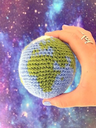 Crochet Solar System, Crochet Globe, Solar System Mobile, Diy Solar System, Solar System Design, Ravelry Crochet, Simply Crochet, Conquer The World, Crochet Magazine