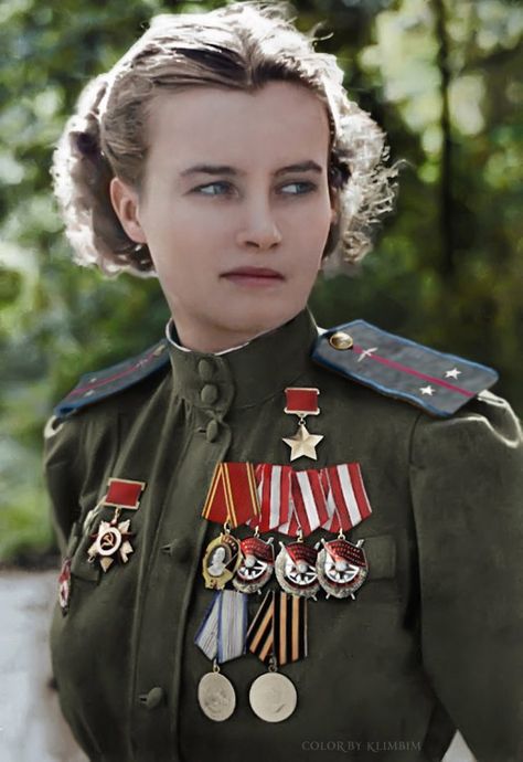 Wonderful Colorized Portraits of Russian Fighters In World War 2 - Flashbak Ww2 Women, Night Witches, Russian Fighter, Military Girl, Female Soldier, Red Army, Military Uniform, Soviet Union, Military History