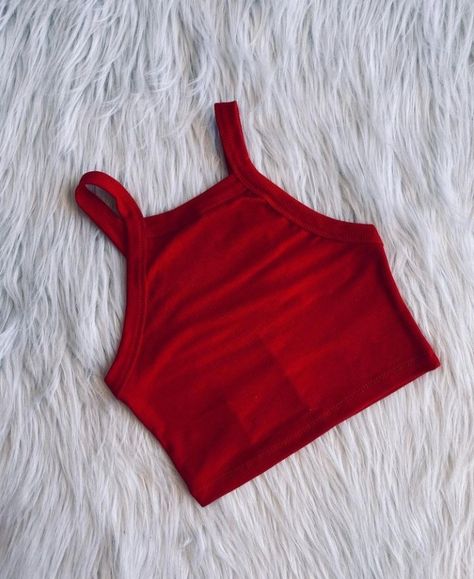 Top Rojo, Lucy Hale Outfits, Blusas Crop Top, Baggy Jeans For Women, Preloved Clothes, Belly Shirts, Cute Nike Outfits, Colorful Crop Tops, Cute Lazy Outfits