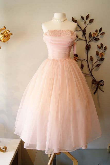 Powder pink 1950's party dress. Fairy Ball Gown, Tea Length Homecoming Dresses, Knee Length Prom Dress, Tea Length Prom Dress, Vintage Clothing Boutique, Pink Prom Dress, Pink Tea, Note Box, Tulle Prom Dress