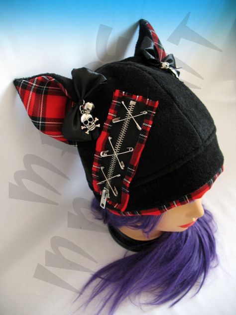 Alt Clothes Diy, Punk Hat, Diy Clothes Projects, Kawaii Hat, Extreme Fashion, Custom Shoes Diy, Diy Clothes And Shoes, Punk Outfits, Cute Hats