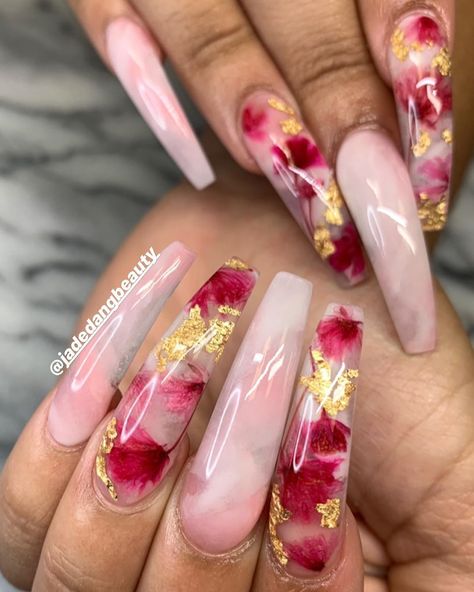 Jade Dang on Instagram: “DRIED FLOWERS & FROZEN FLOWERS 🌸 available for purchase using link in profile or go to @ohsnapbeautysupply @ohsnapbeautysupply 🌸…” Dried Flower Nails, Frozen Flowers, Scary Nails, Ombre Gel Nails, Different Nail Designs, Ombre Acrylic Nails, White Acrylic Nails, Stiletto Nails Designs, Flower Nail Designs