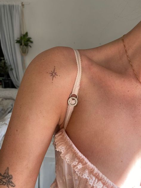 Skincare Vanity, Unique Minimalist Tattoo, Minimal Nature, Monster Tattoo, Tattoo Minimal, Prettiest Celebrities, Petite Tattoos, Star Tattoo, Red Ink Tattoos