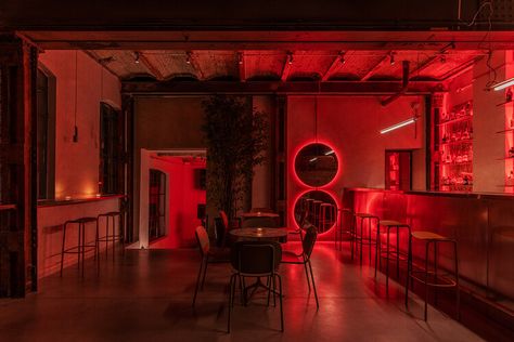 Platforma Wolff DJ Bar / Apio Studio | ArchDaily Red Hotel, Studio Floor Plans, Japanese Bar, Old Brick Wall, Pub Design, Red Bar, Stainless Steel Countertops, Restaurant Concept, Bar Interior