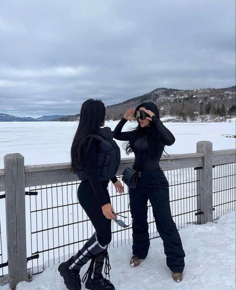 Colorado Aesthetic Outfits, Cute Ski Outfits For Women, Snow Outfit Inspo, Cute Ski Outfits, Aspen Trip, Winter Wonderland Outfit, Snow Outfits For Women, Ski Outfit For Women, Ski Fits