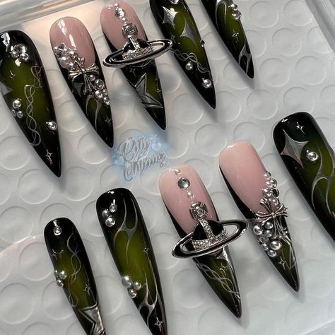 Nail Art Stiletto, Asian Nails, Punk Nails, Airbrush Nails, Gothic Nails, Goth Nails, Grunge Nails, Y2k Nails, Soft Nails