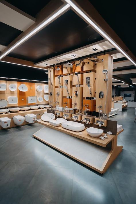 Industrial Showroom Concept Stores, Plumbing Shop Interior Design, Small Hardware Shop Interior Design, Sanitary Shop Interior Design, Hardwear Showroom Interior, Sanitaryware Showroom Design, Sanitary Ware Showroom Design, Hardware Store Design Interiors, Sanitary Showroom Display