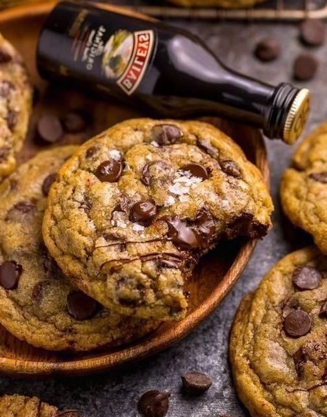 Grandma's Tasty recipes | Baileys Irish Cream Chocolate Chip Cookies Boozy Chocolate, Chocolate Chip Pecan Cookies, Chocolate Chip Cookies Ingredients, Ultimate Cookies, Chocolate Chip Cookies Recipe, Creative Recipes, Perfect Chocolate Chip Cookies, Baileys Irish, Baileys Irish Cream