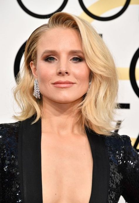 See the most glamorous hair and makeup looks from the first awards show of the year. Tie Hairstyle, Red Carpet Updo, Black Tie Hairstyle, Hair Red Carpet, Gala Hair, Wedding Hairstyles And Makeup, Messy Waves, Blonde Makeup, Red Carpet Hair