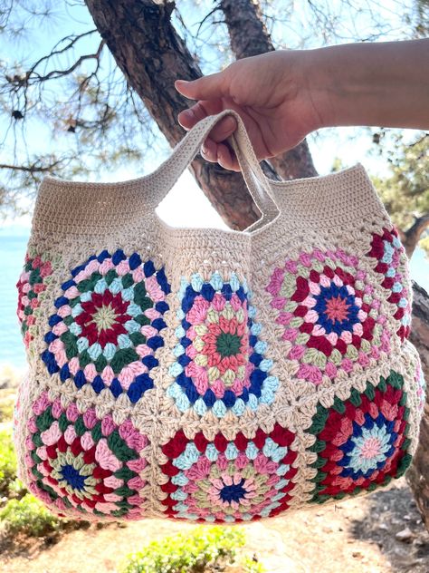 Granny Square Hobo Bag, Granny Square Crochet Bag, Square Crochet Bag, Crochet Purse Pattern Free, Bohemian Bags, Hippie Bags, Crochet Purse Patterns, Boho Purses, Handbag Patterns