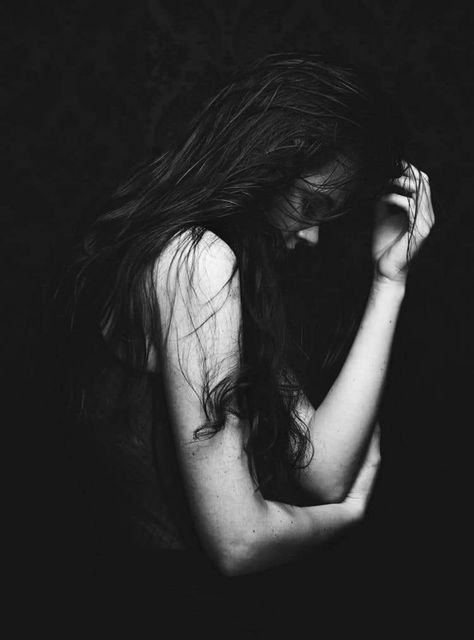 Woman's Back Photography, Moody Pictures, Nicole Aesthetic, Httyd Oc, Girls Portrait, Mafia Romance, Dark Beauty Magazine, Expressions Photography, Dark Beauty Photography