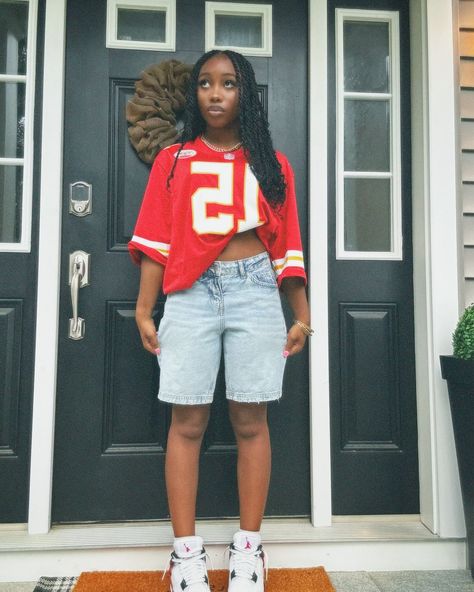 it’s me again 💋 - - - - - - - - - #explore #explorepage #fyp #jersey #cheifs #nfl #streetwear #red #twists #nike #outfit #inspo #outfitinspo #jorts #pinterest #nature #digicam A Different World Outfits, Red Jersey Outfit, Red Twists, 90s Fashion Black Women, 90’s Outfits, Nike Outfit, Outfit Streetwear, 2000s Outfits, Jersey Outfit