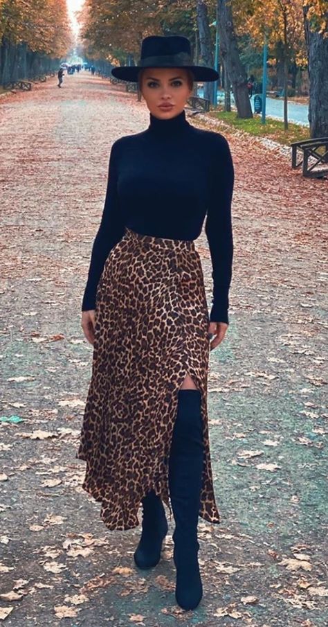 Turtle Neck Work Outfit Women, Clothing Styles Curvy, Snake Print Shoes Outfit Work, Long Green Skirt Outfit Winter, T Shirt Dress And Boots Outfit, Halloween Business Casual, Maxi Skirt Turtleneck Outfit, Turtleneck Work Outfit Women, 1st Date Outfit Ideas