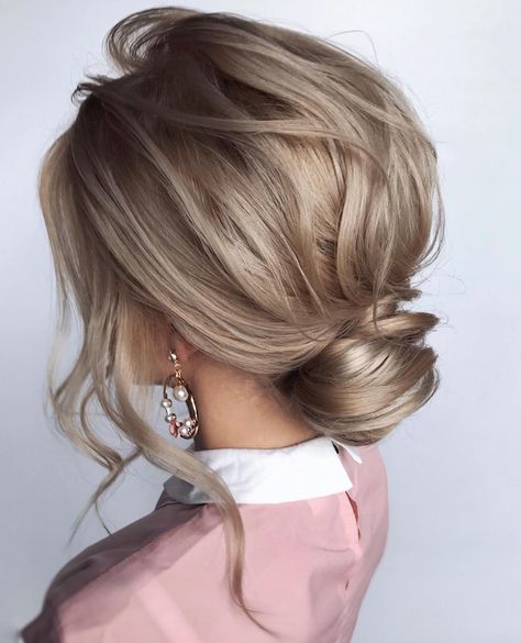 Top 5 wedding hair trends for 2019 - TANIA MARAS | bespoke wedding headpieces + wedding veils Undone Hair, Wedding Hair Trends, Bridal Hair Flowers, Low Bun, Bridal Updo, Trending Hairstyles, Hair Vine, Twist Hairstyles, Shiny Hair