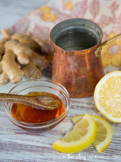 Lemon Ginger Cider Vinegar Infusion - Warm Healthy Morning Beverage Apple Cider Vinegar Remedies, Drinking Vinegar, Ginger Drink, Apple Cider Vinegar Drink, Lemon Ginger, Ginger Juice, Natural Health Care, Natural Cold Remedies, Natural Cough Remedies