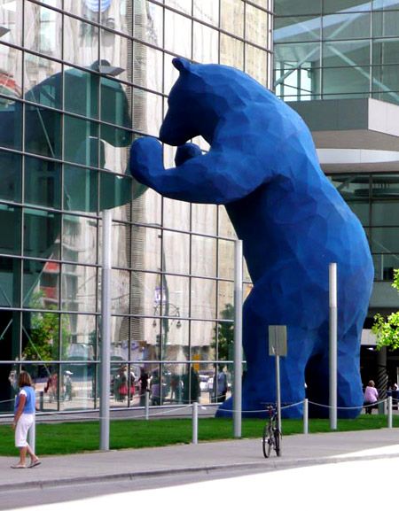 Public art installation called "I See What You Mean". It stands 40' tall with an exterior lapis lazuli blue coloring. Created by sculptor Lawrence Argent - http://www.lawrenceargent.com/ for the Colorado Convention Center. Public Art Installation, Antony Gormley, Blue Bear, Art Installation, Convention Center, Sculpture Installation, Big Blue, Outdoor Art, Land Art