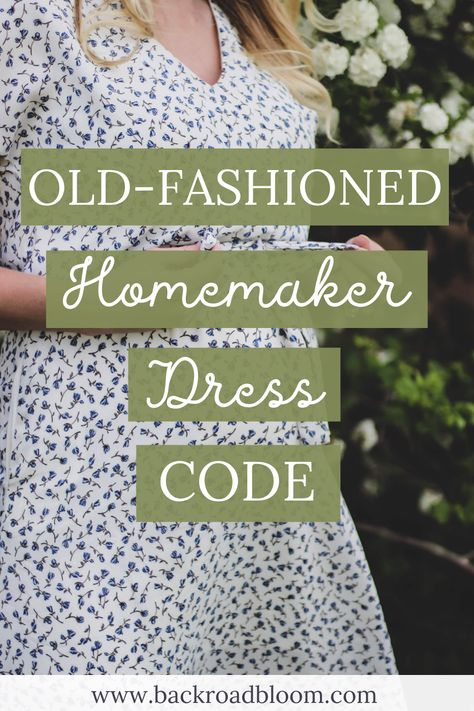 Homemaker Dress Code, How To Look Vintage, Homestead Wife Outfit, Homemaker Hairstyles, Modest Homemaker Outfit, Modern Homemaker Outfits, Farm Wife Outfit, Home Maker Wife Aesthetic, Winter House Dress