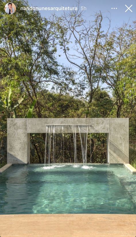 Modern Waterfall Pool, Pool With Small Waterfall, Waterfall In Pool, Waterfall Swimming Pool, Modern Pool Water Feature, Modern Pool Waterfall, Pool Fountains Waterfall, Pool Waterfall Wall, French Pool