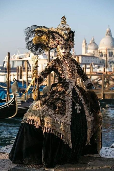 Venice Carnival Aesthetic, Masked Ball Aesthetic, Venetian Costumes, Venice Carnivale, Venice Carnival Costumes, Costume Carnaval, Venice Mask, Venetian Carnival Masks, Ball Aesthetic