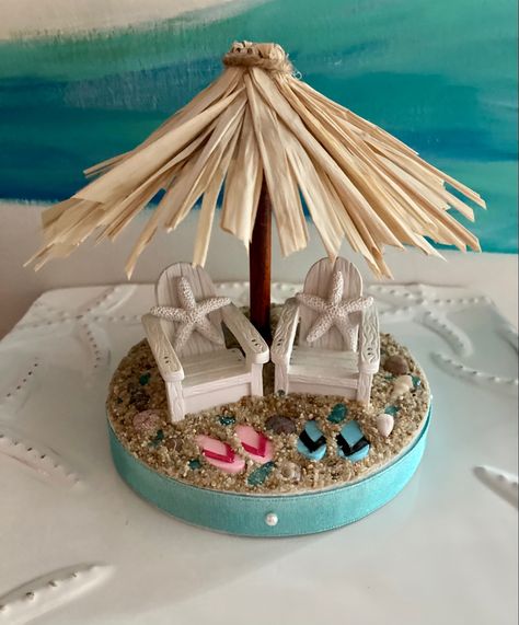 Beach Miniature, Tiki Umbrella, Beach Cake Topper, Beach Fairy Garden, Beach Wedding Cake Toppers, Beach Crafts Diy, Umbrella Beach, Beach Cakes, Beach Wedding Cake