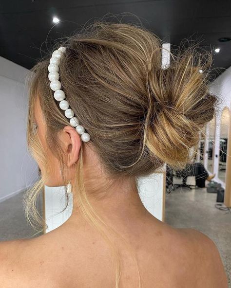 Simple Bun for Wedding Loose Chignon, Updo With Headband, Easy Work Hairstyles, High Bun Hairstyles, Simple Prom Hair, Low Bun Hairstyles, Teased Hair, Hair Adviser, Romantic Hairstyles