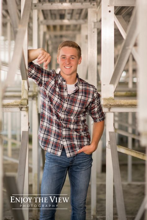 Hunter, Class of 2018 {Frankenmuth Senior Photographers} – Enjoy the View Photography Guy Posing, Football Senior Pictures, Senior Season, Senior Boy Poses, View Photography, Go Back To School, Senior Pictures Boys, Class Of 2018, Senior Guys