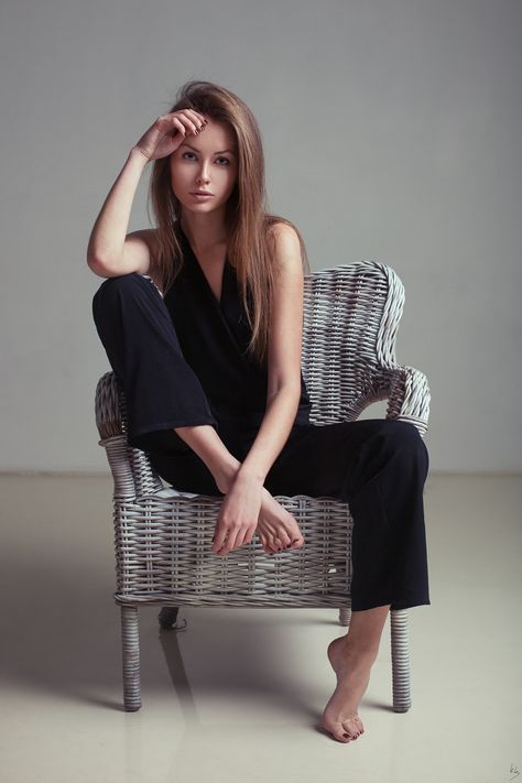 Ksenia+by+Konstantin+Kryukovskiy+on+500px Female Portrait Poses, Chair Photography, Photographie Indie, Chair Pose, Studio Poses, Studio Photography Poses, Fashion Model Poses, Branding Photoshoot Inspiration, Sitting Poses