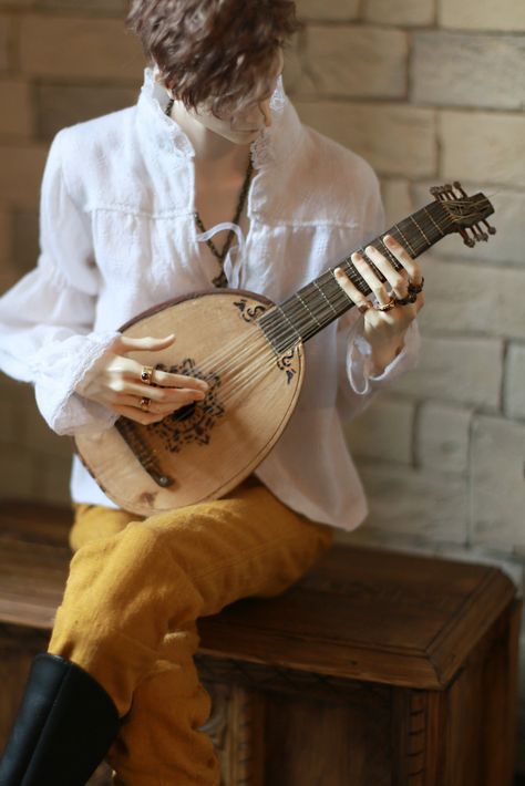 Bard Lute Aesthetic, Small Harp Aesthetic, Person Holding Violin Reference, Medieval Musical Instruments, Person Holding Violin, Playing Lute Pose Reference, Lute Aesthetic, Bard Aesthetic Dnd, Medieval Lute