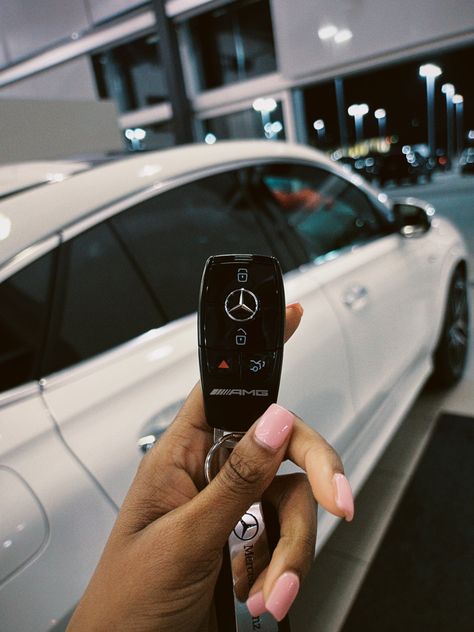 Car Keys Black Woman, New Car Keys Aesthetic, New Car Aesthetic Black Woman, Driving Manifestation, Hypebae Aesthetic, Car Keys Aesthetic, New Car Key, Mercedes Cars, Normal Cars