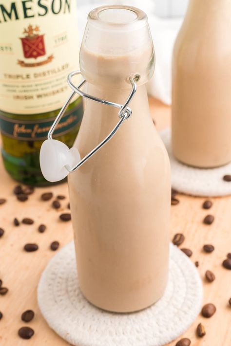 Made with 6 simple ingredients, this Homemade Baileys Irish Cream is perfect for adding to your morning coffee, cocktails, and desserts. An easy copycat recipe! How To Make Irish Cream, Homemade Irish Cream Recipe, Irish Cream Recipe Drinks, Baileys Recipes Drinks, Baileys Irish Cream Coffee, Homemade Baileys Irish Cream, Baileys Irish Cream Recipes, Baileys Drinks, Baileys Fudge