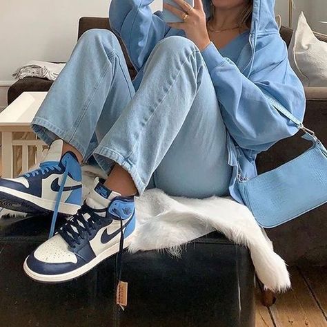 Street Style: Women's Nike Air Jordan 1's Blue Jordans Women, Outfit Jordan Mujer, Outfits Con Jordan Mujer, Blue Jordans Outfit, Nike Jordan Blue, Jordans Blue, Jordan Outfits Womens, Outfits With Jordan 1s Fashion Styles, Jordan 1 Outfit