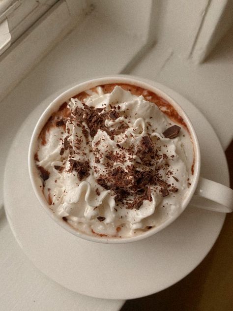 Hot Chocolate Aesthetic, Dairy Free Whipped Cream, Chocolate Aesthetic, Vegan Hot Chocolate, Dairy Free Chocolate Chips, Peppermint Hot Chocolate, Vegan Drinks, Gluten Free Banana, Coconut Whipped Cream