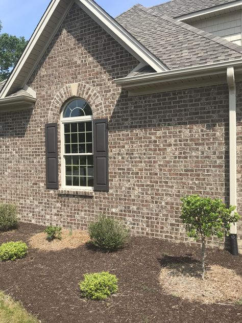 Ashton Court - Pine Hall Brick, Inc. Brown Brick Siding Colors, Ashton Court Brick, Light Brown Brick Exterior Color Schemes, Brown Brick Exterior Color Scheme, Ashton Brick, Brown Brick House Exterior Color Schemes, Brick Colors For House Exterior, Brown Brick House Exterior, Brick Exterior Colors Schemes