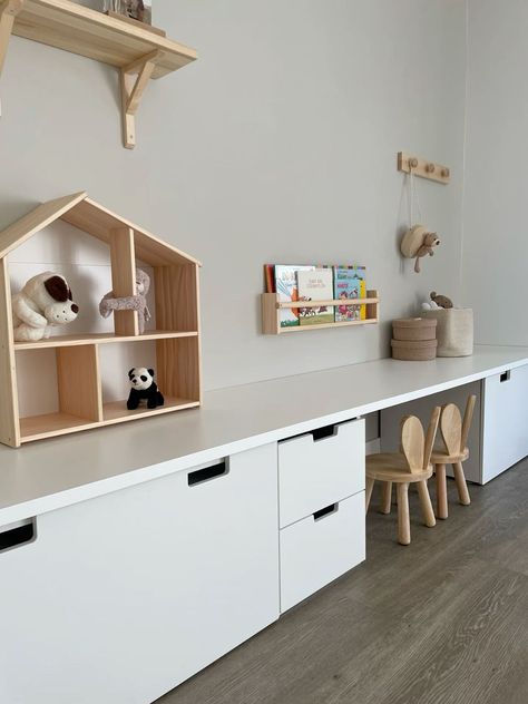 Ikea Playroom Corner, Play Room Ikea Kids, Smastad Ikea Hack, Smastad Ikea, Kids Room Ikea, Ikea Baby Room, Ikea Kids Playroom, Ikea Playroom, Ikea Stuva