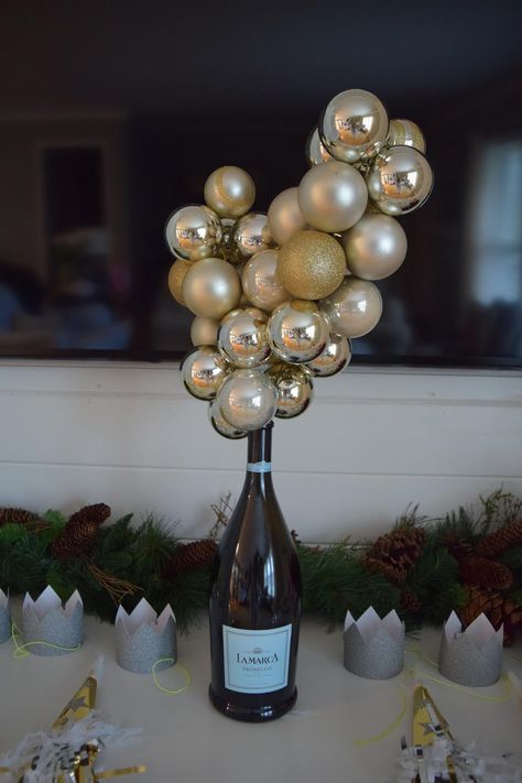 Champagne Party Centerpieces, Bottle Centerpieces Birthday, Champagne Bottle Centerpiece Ideas, Champagne Bottle Centerpiece, Champagne Centerpiece Ideas, Champagne Centerpieces, Champagne Party Decorations, Diy Champagne Bottle, Champagne Decorations