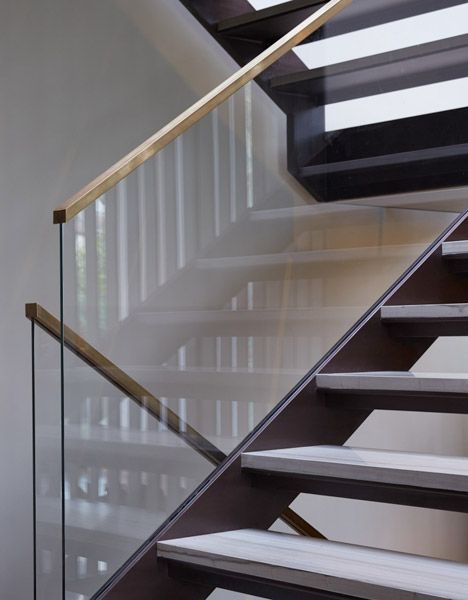 Fitzroy Park House by Stanton Williams Brass Balustrade, Handrail Glass Design, Timber Balustrade, Stair Railing Design Glass And Wood, Glass Railing With Wooden Handrail, Handrail Detail, Oak Staircase With Glass Balustrade, Glass Balustrade With Timber Handrail, Stanton Williams