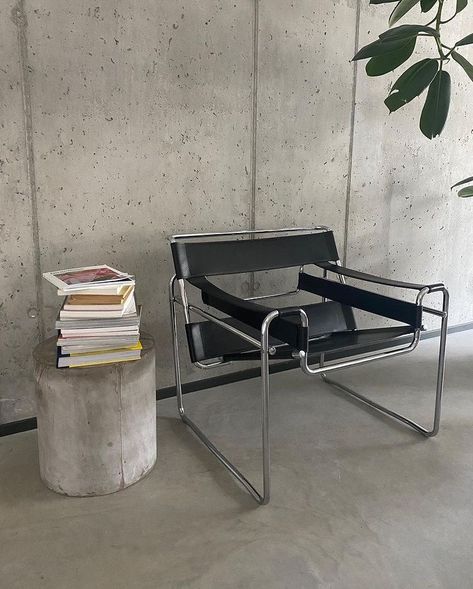 Bauhaus Interior, Wassily Chair, Interior Minimalista, Bauhaus Design, Trendy Clothes, Humble Abode, Minimalist Interior, Interior Inspo, Interior Furniture