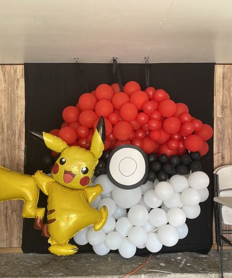 Pokemon Backdrop, Pokemon Party Decorations, Diy Pokemon, Pokemon Themed Party, Pokemon Decor, Pokemon Diy, Backdrop Diy, Pokemon Birthday Party, Pokemon Theme