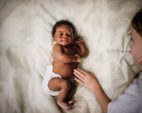 These Touching Photos Of A Baby Boy's Adoption Show What Unconditional Love Looks Like Touching Photos, Adoptive Family, Mixed Babies, Adopting A Child, Foster Parenting, Photo Series, Family Lifestyle, New People, Baby Fever