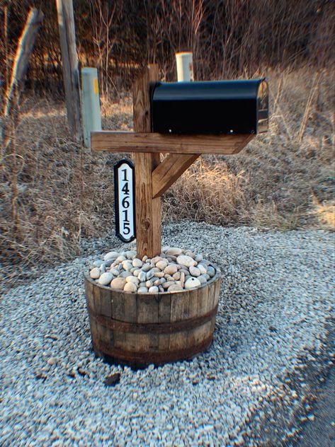 Diy Mail Box Ideas Curb Appeal, Mailbox Base Ideas, Country Mailbox Landscaping, No Dig Mailbox Ideas, Mailbox Landscaping Ideas Diy, Diy Letterbox Ideas, Farm Mailbox Ideas, Rustic Mailbox Post, Western Mailbox Ideas