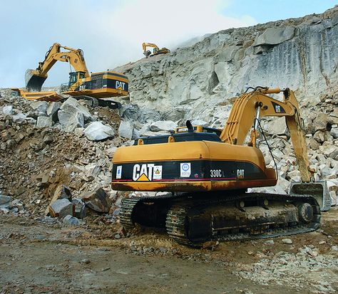 cat work zone Caterpillar Bulldozer, Cat Equipment, Mighty Machines, Caterpillar Equipment, Cat Excavator, Cat Work, Cat Machines, Cat Caterpillar, Heavy Construction Equipment