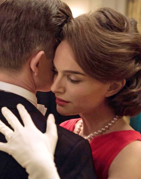 Jackie 2016, Natalie Portman Movies, Benjamin Millepied, Mike Nichols, First Ladies, Julianne Moore, Beauty Magazine, Movie Wallpapers, New Trailers