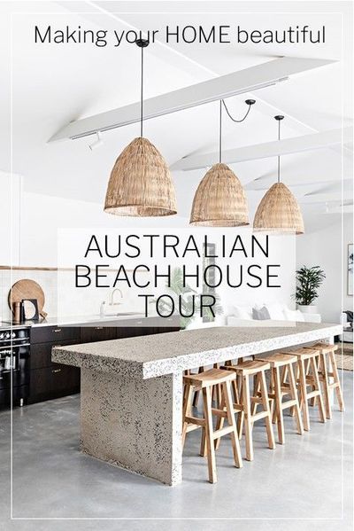 Australian beach houses need to be understated with a relaxed vibe Natural organic finishes are crucial with a blend of timber and stone and they shouldn't be over decorated. I therefore really enjoyed seeing the new holiday home from the very talented Simone Matthews of SOUL Home. You can hear from Simone and take a tour of The Pause, her latest gorgeous Australian beach house here. Modern Beach House Kitchen, Kitchen Beach House, Modern Coastal Kitchen, Tiled Kitchen, Australian Beach House, Beach House Lighting, Beach House Tour, Coastal Kitchen Design, Beach House Bathroom