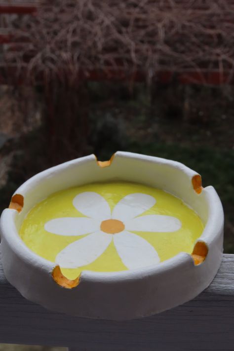 painted clay ashtray Homemade Ash Tray Clay, Ash Tray Designs Clay, Diy Air Dry Clay Ashtray, Painted Ashtray Diy, Astray Clay Ideas, Ash Tray Painting Ideas, Cool Ashtrays Clay, Cute Ashtray Clay, Diy Clay Ashtray Ideas