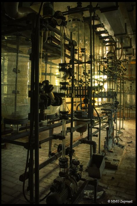 Lab Aesthetic Dark, Berlin Germany Photography, Mystic Places, Secret Lab, Mad Scientist Lab, Scientist Lab, Chemistry Lab, Chemical Imbalance, Graveyard Shift