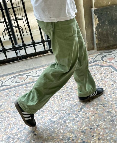 Green Pants Outfit Men, Linen Pants Outfit Men, Green Linen Pants, Mens Summer Pants, Adidas Outfit Shoes, Guys Fashion Casual, Linen Pants Outfit, Pants Outfit Men, Streetwear Fits