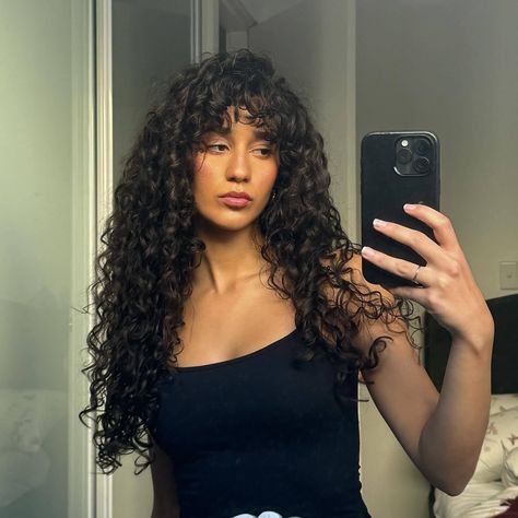 Long 3b Hair, Long Curly Hair With Bangs And Layers, Long Healthy Curly Hair, Long Curly Hair Bangs, Super Long Curly Hair, Curly Asian Hair, Bangs Long Curly Hair, Long Curly Black Hair, Long Layered Curly Hair