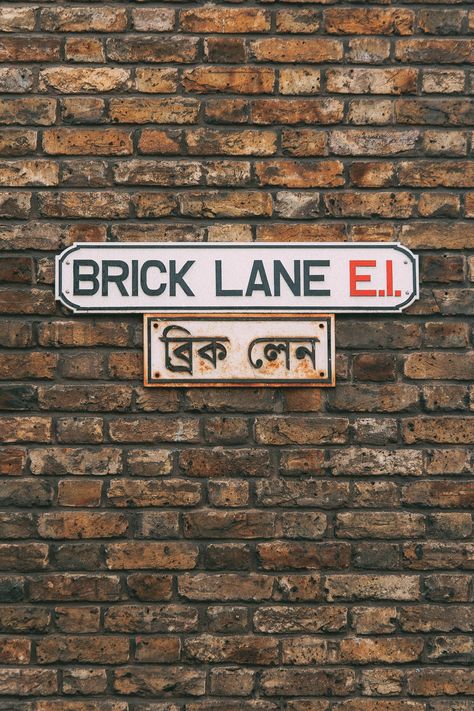 Street Name Sign, Best Markets In London, London Brick, Best Curry, United Kingdom Travel, Brick Lane, Things To Do In London, Street Sign, Street Names